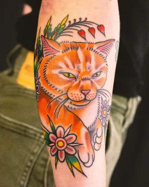 Colour American traditional ginger cat with flowers on a thigh — by Chay Menke